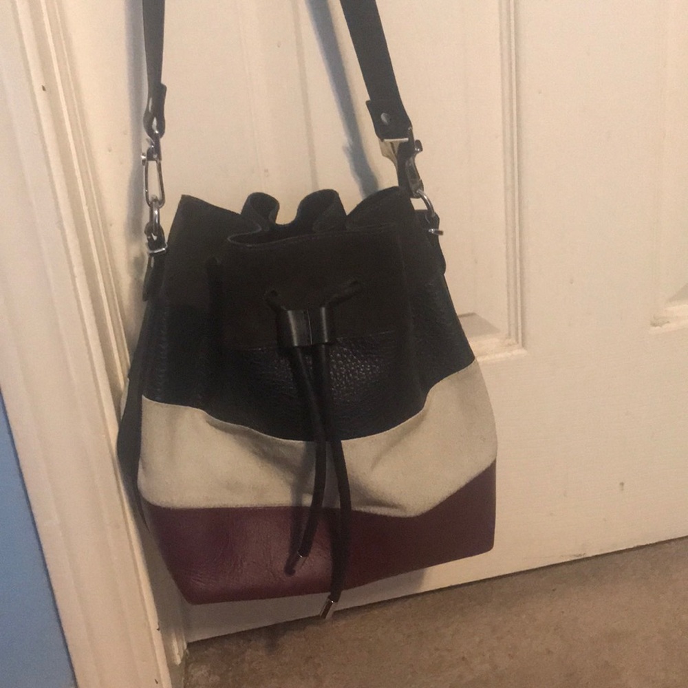 Crossbody bucket bag